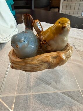 Salt and pepper bird nest